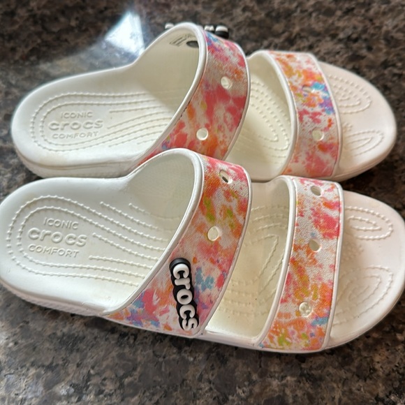 Crocs Sandals Tie-Dye Women Size 6 - Picture 2 of 3